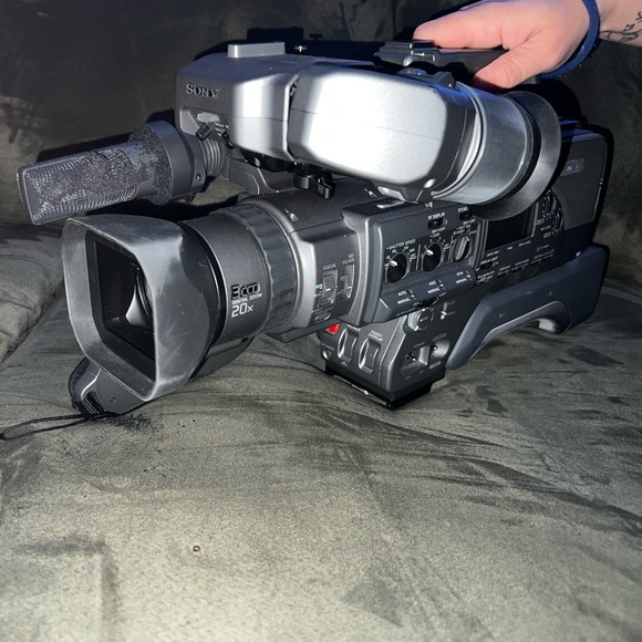 Sony digital camcorder DSR-200A
